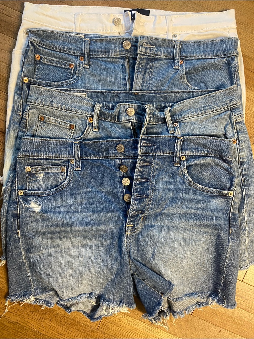 GAP Lot of 3 shorts and 1 skirt